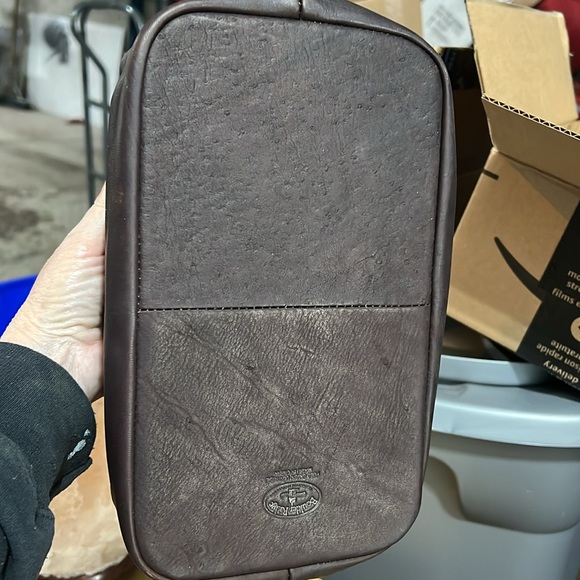 Boulder Ridge Leather Toiletry Case - Picture 5 of 6